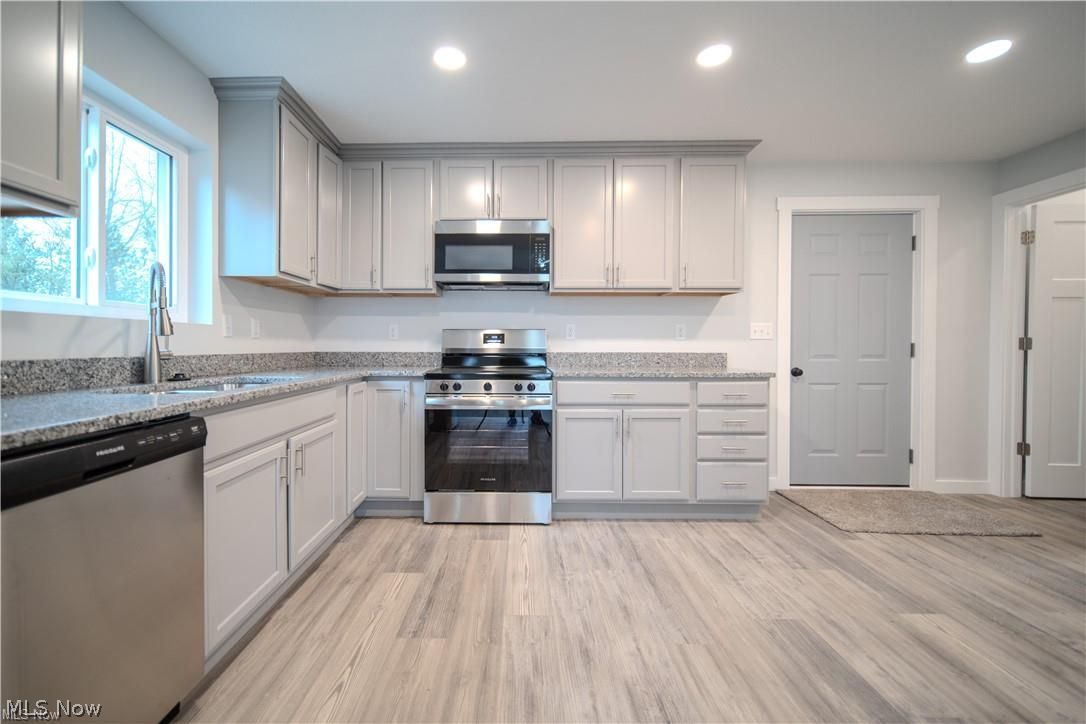 1352 Hillcrest Drive Atwater OH 44201