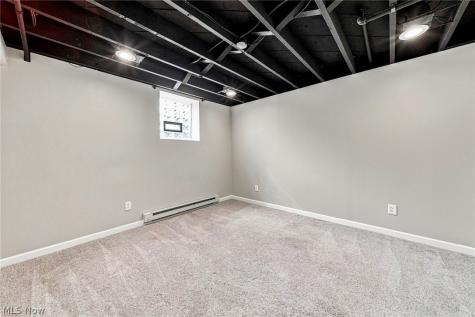 13687 Carlton Street Burton OH 44021