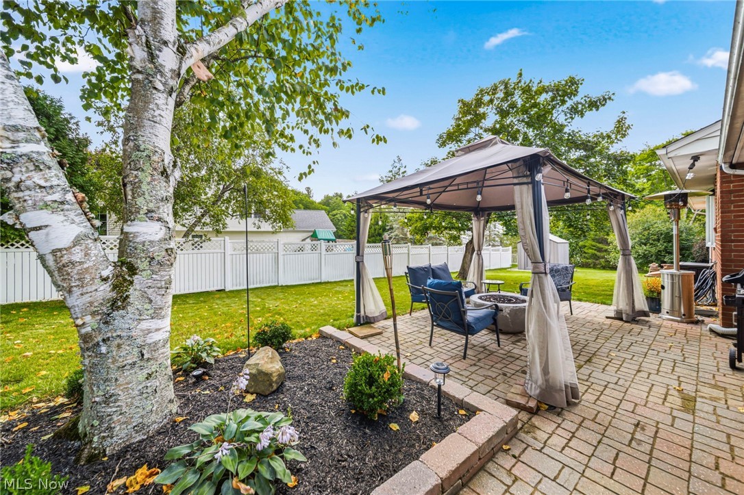 13687 Carlton Street Burton OH 44021