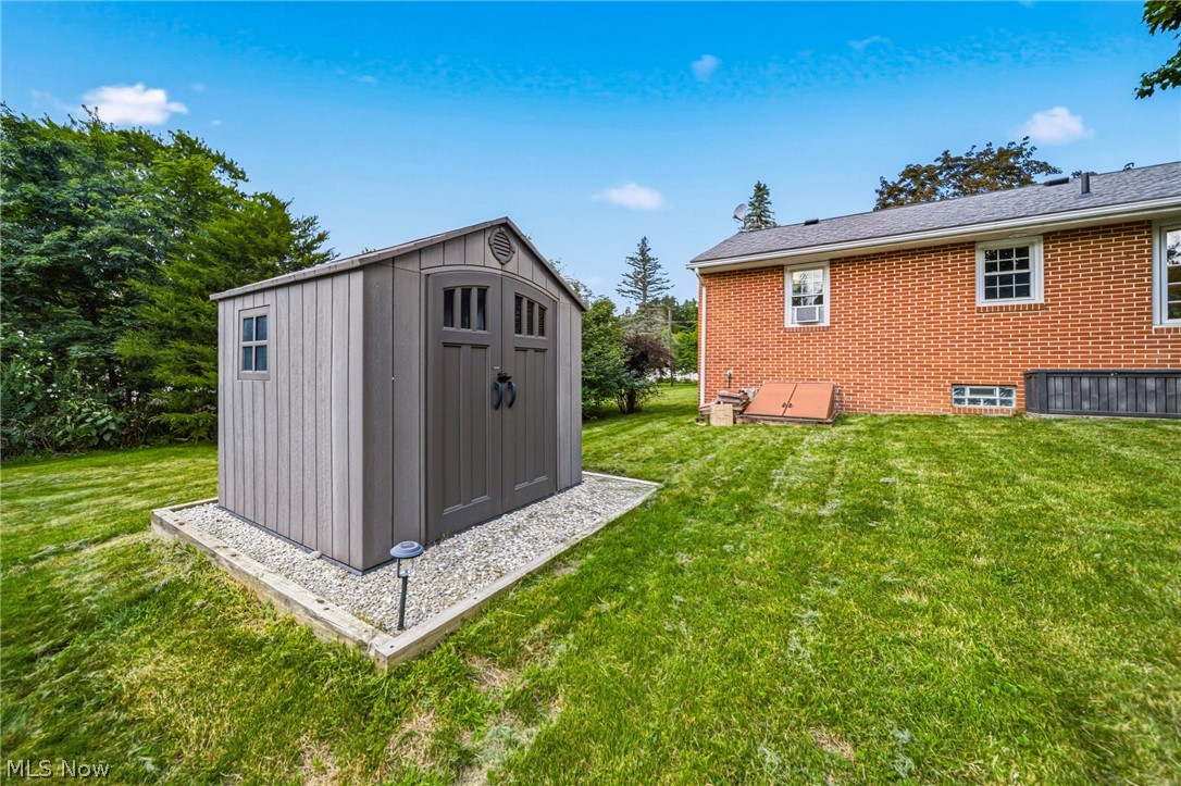 13687 Carlton Street Burton OH 44021