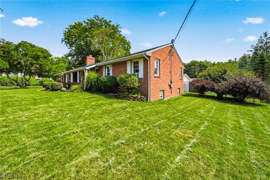 13687 Carlton Street Burton OH 44021