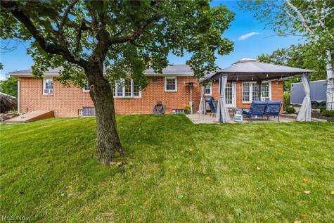 13687 Carlton Street Burton OH 44021