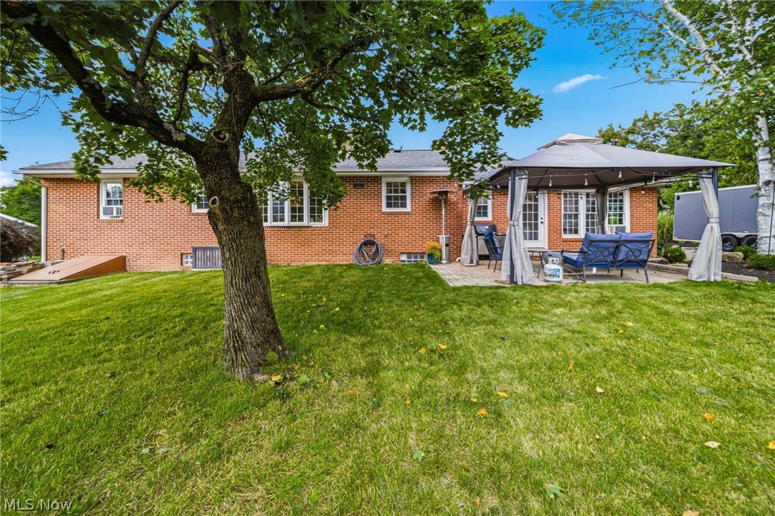 13687 Carlton Street Burton OH 44021