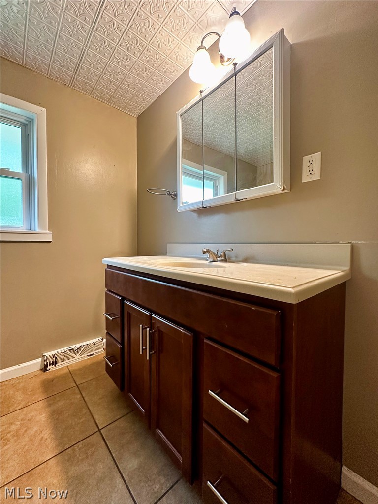 1432 Elm Road NE Warren OH 44483