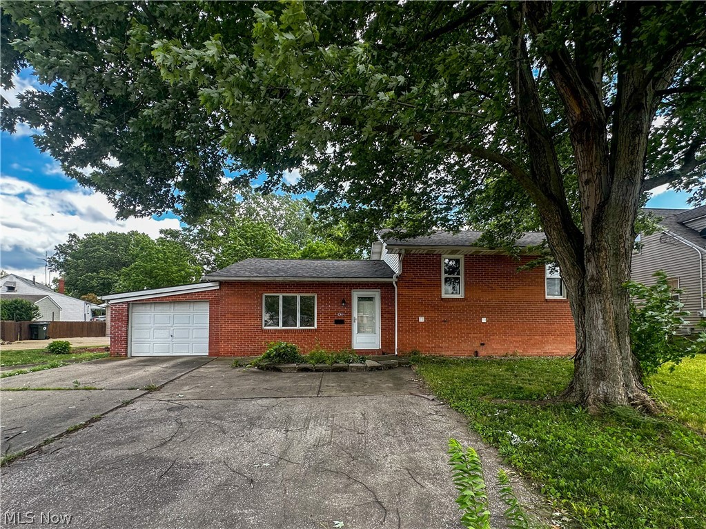 1432 Elm Road NE Warren OH 44483