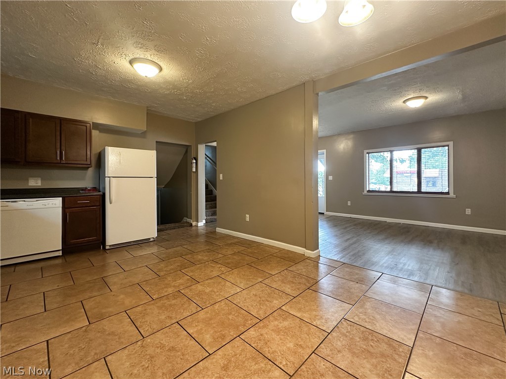 1432 Elm Road NE Warren OH 44483