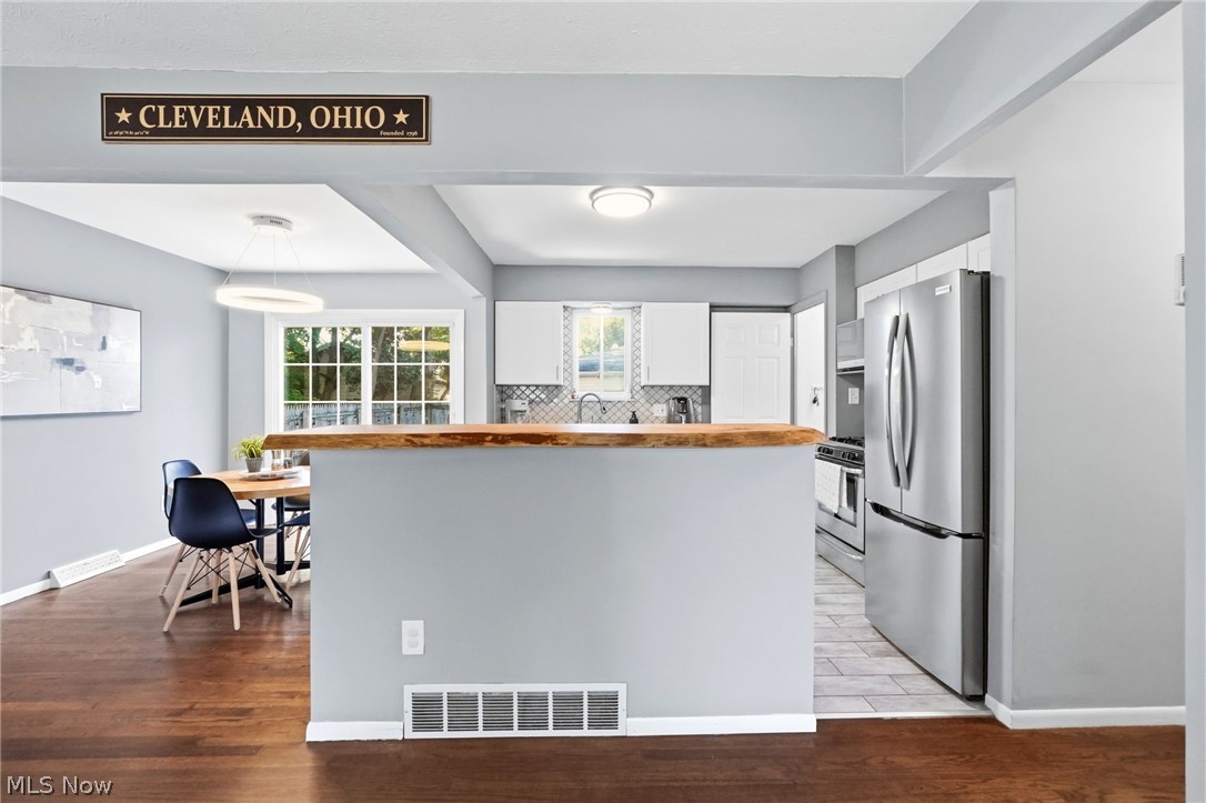 1209 Galaxy Drive Cleveland OH 44109