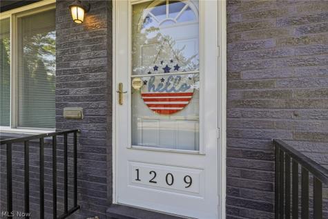 1209 Galaxy Drive Cleveland OH 44109