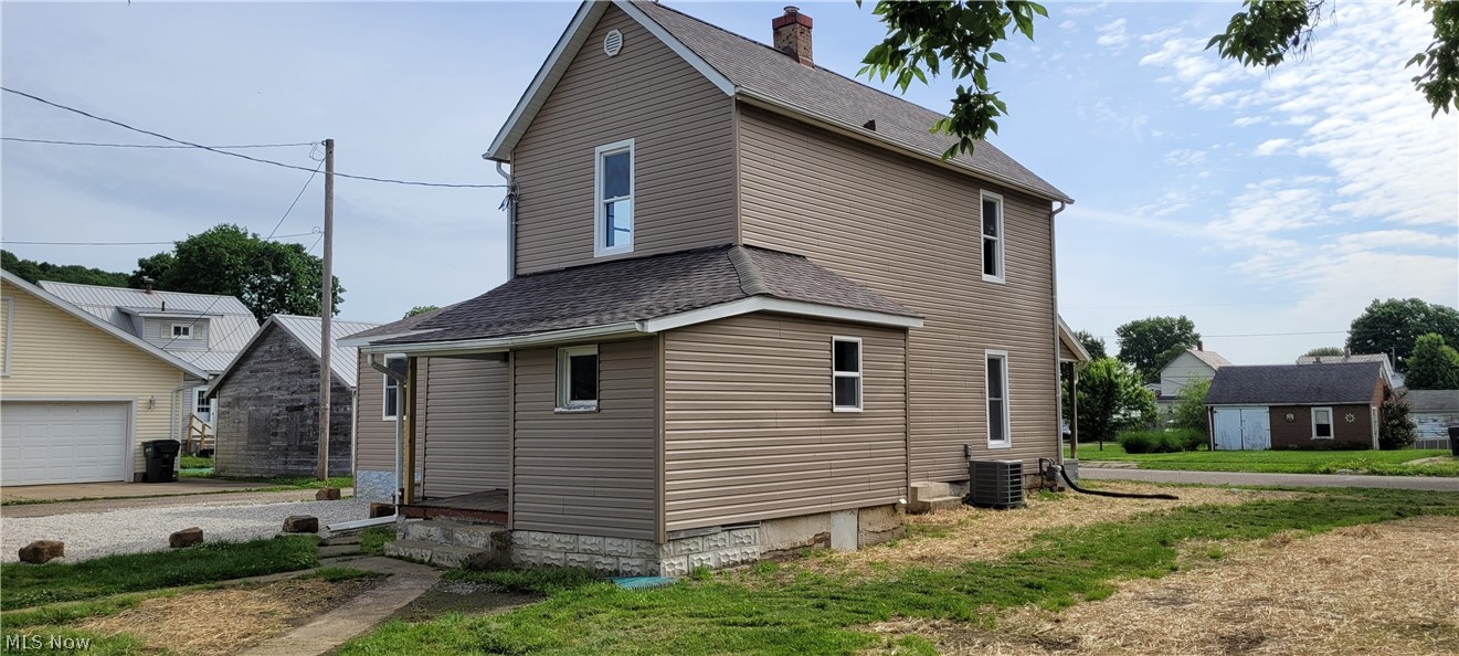 424 Tuscarawas Avenue Newcomerstown OH 43832