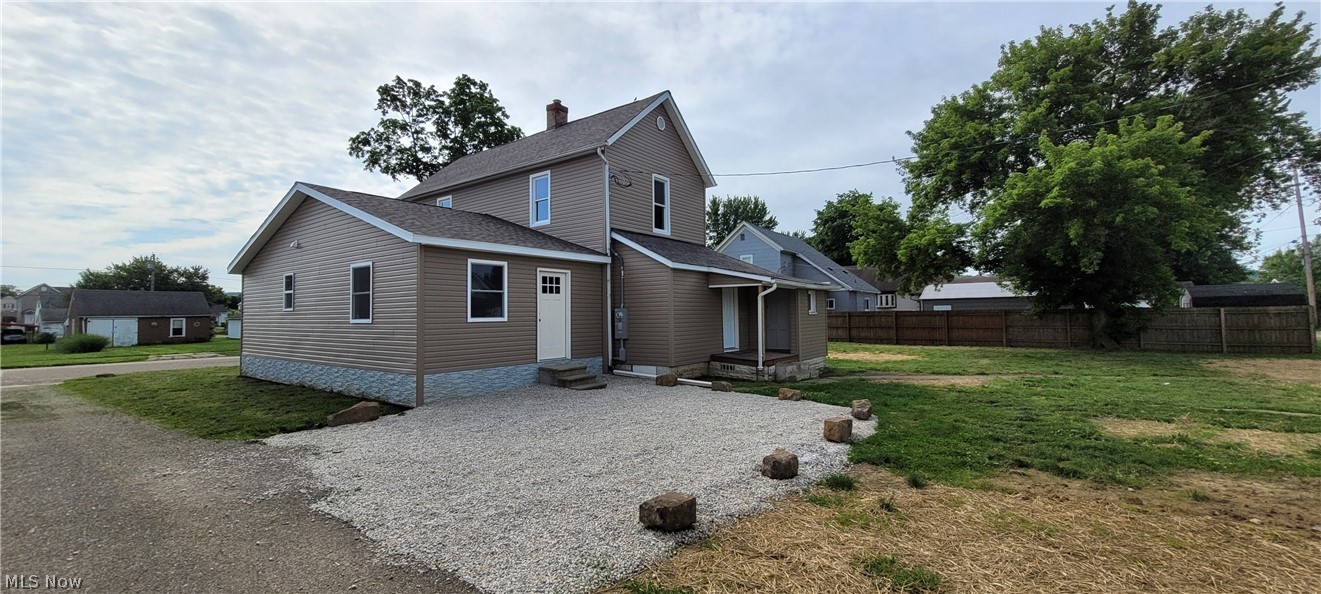 424 Tuscarawas Avenue Newcomerstown OH 43832