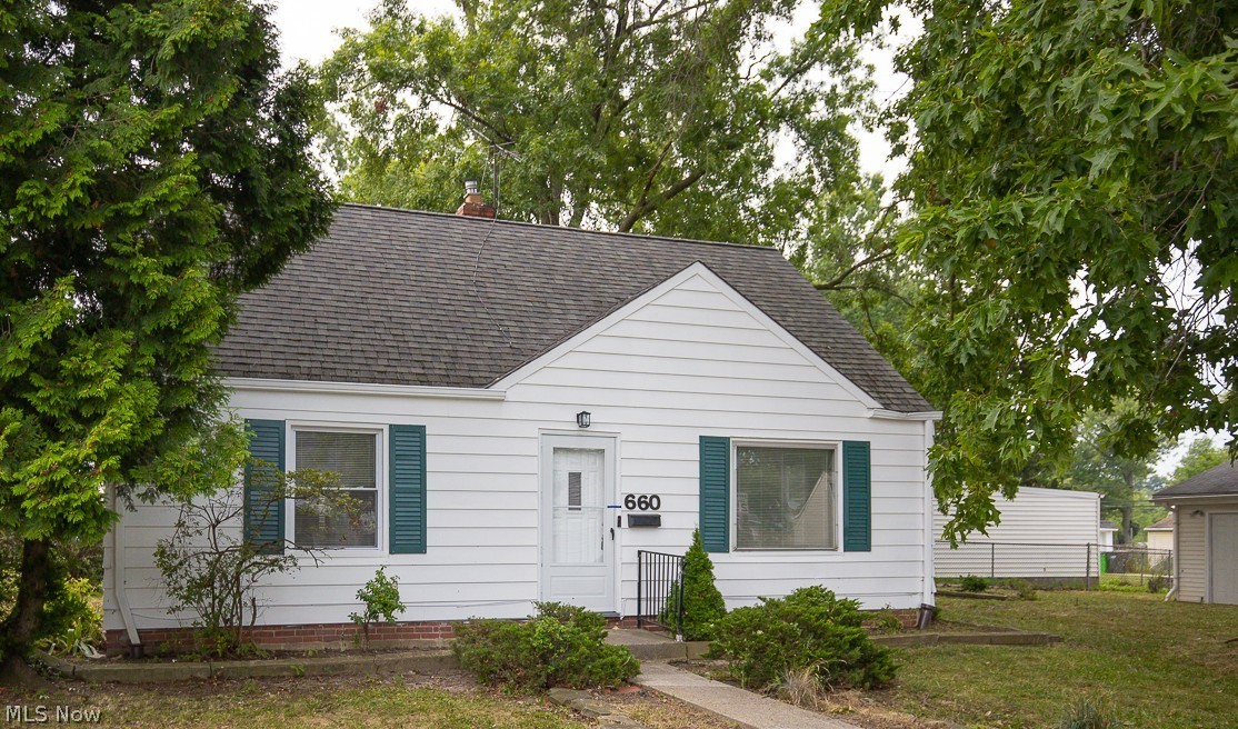660 E 260th Street Euclid OH 44111