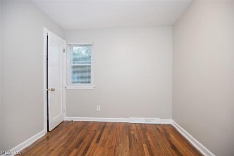 660 E 260th Street Euclid OH 44111