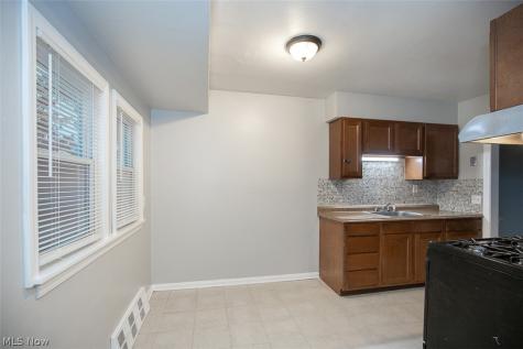 660 E 260th Street Euclid OH 44111