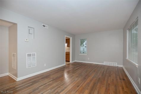 660 E 260th Street Euclid OH 44111