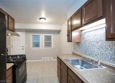 660 E 260th Street Euclid OH 44111
