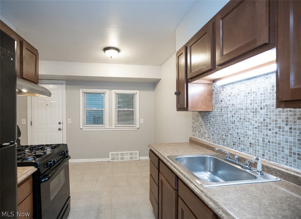 660 E 260th Street Euclid OH 44111