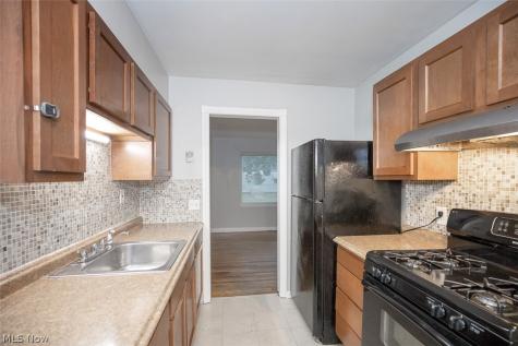 660 E 260th Street Euclid OH 44111