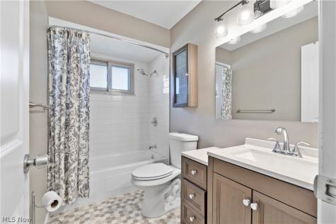 7537 Biscayne Boulevard Parma OH 44134