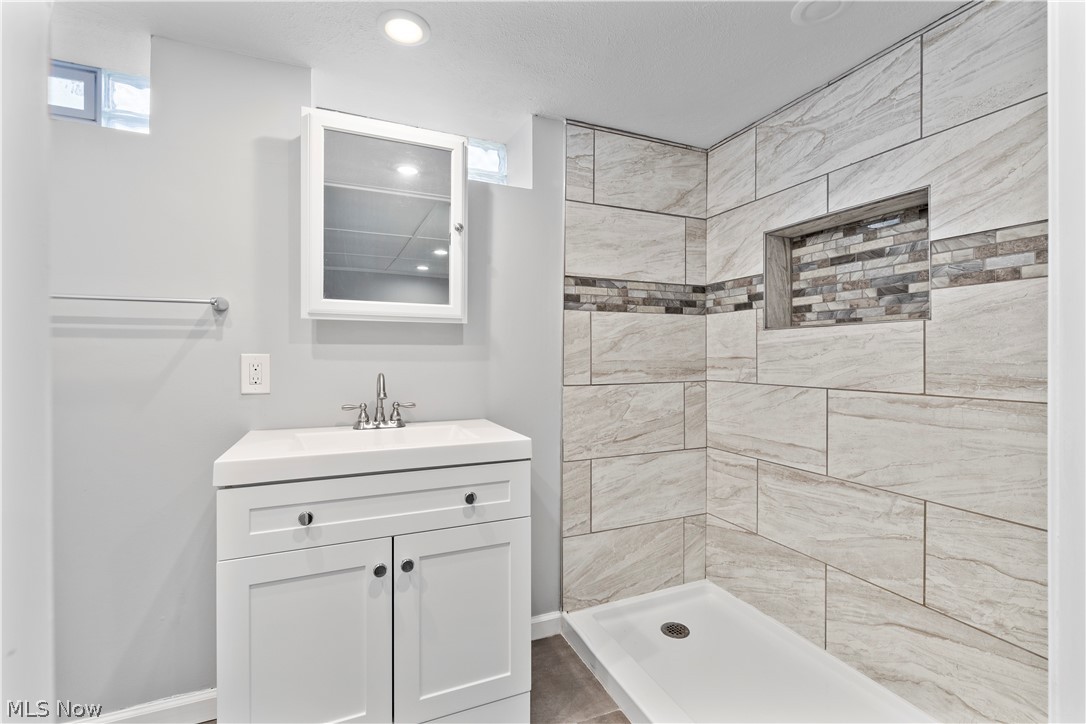 7537 Biscayne Boulevard Parma OH 44134