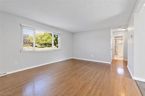 7537 Biscayne Boulevard Parma OH 44134