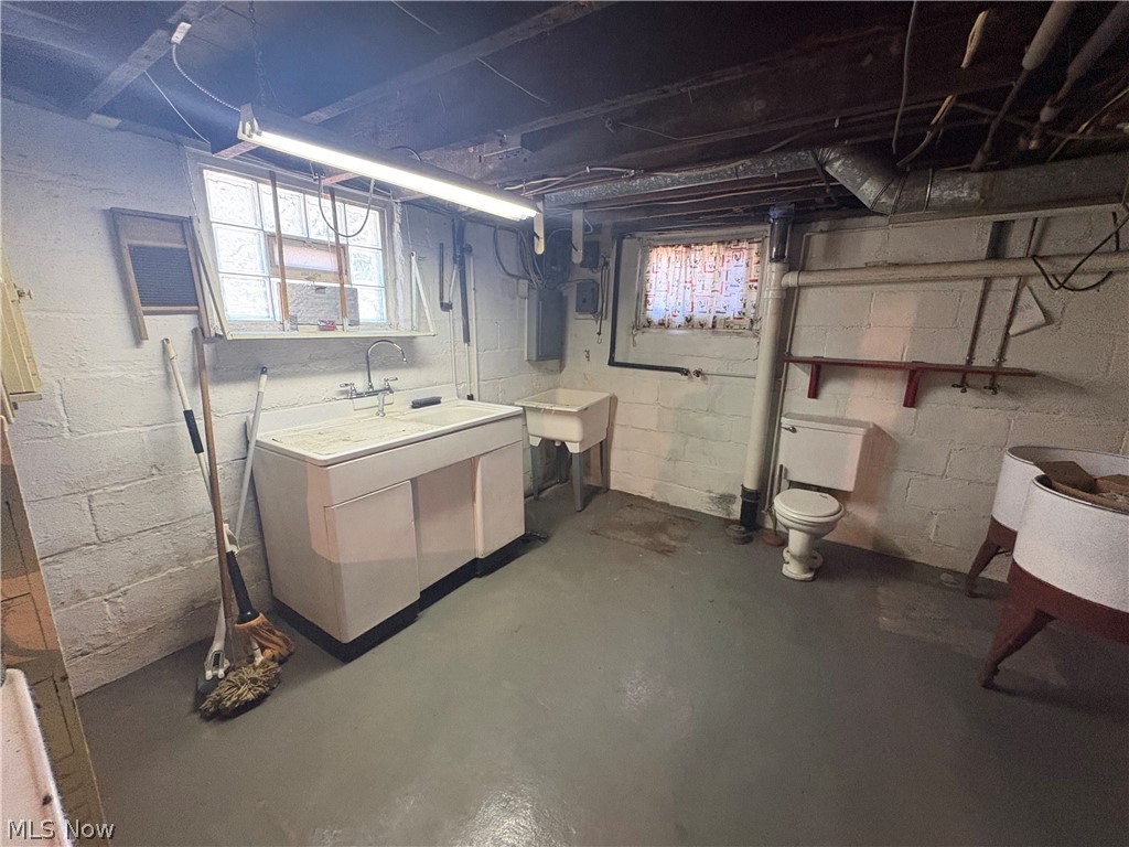 1936 E 45th Street Ashtabula OH 44004