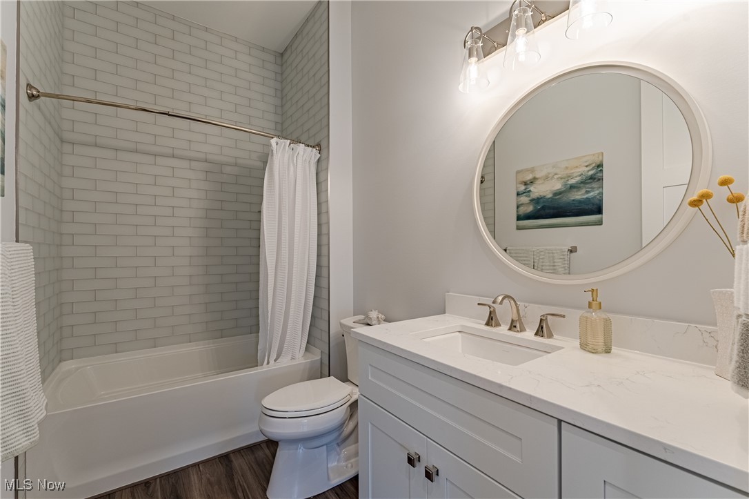 6477 N Cobblestone Road Mayfield Village OH 44143