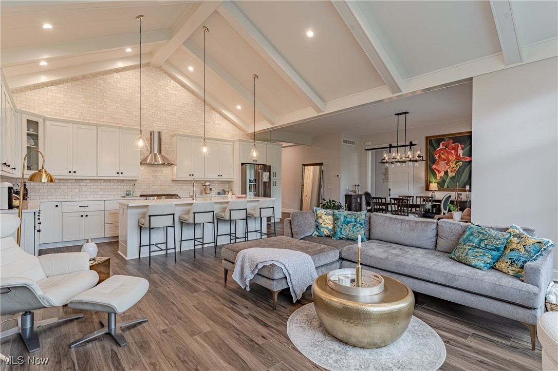 6477 N Cobblestone Road Mayfield Village OH 44143