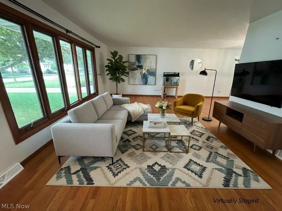911 Roland Road Lyndhurst OH 44124