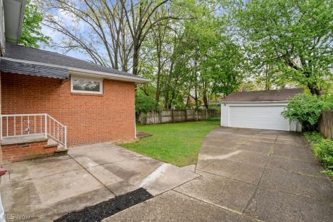 2375 Glendon Road University Heights OH 44118