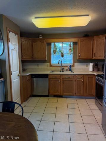 386 Shaw Avenue NE Massillon OH 44646