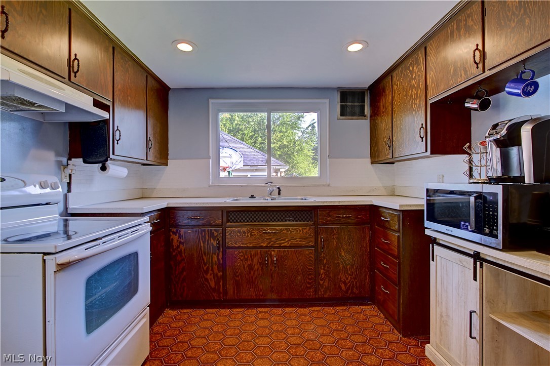 21870 Seabury Avenue Fairview Park OH 44126