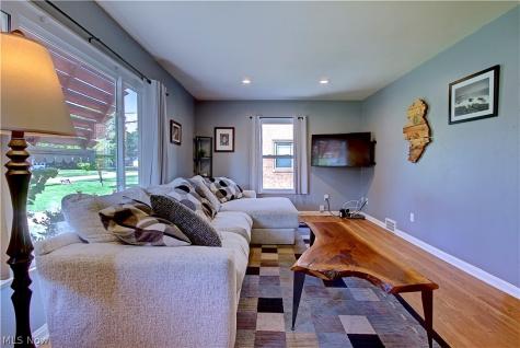 21870 Seabury Avenue Fairview Park OH 44126
