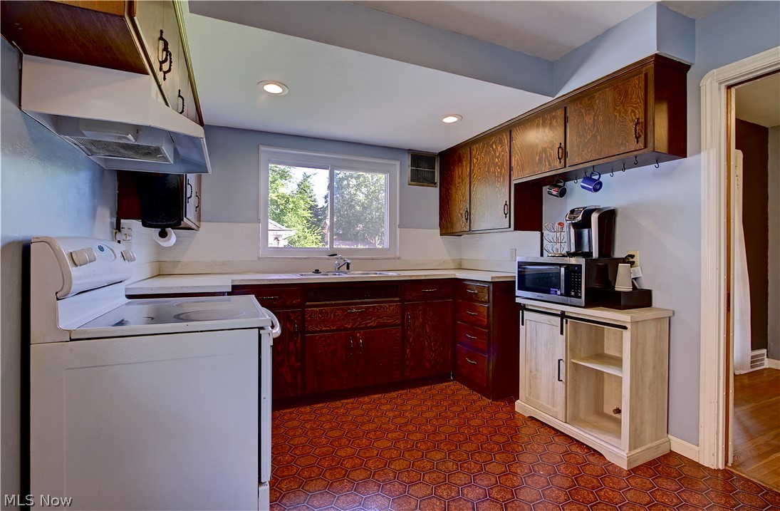 21870 Seabury Avenue Fairview Park OH 44126