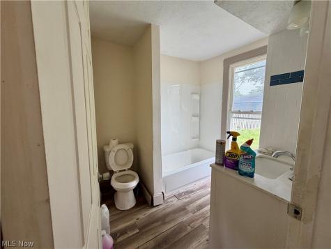 37454 Euclid Avenue Willoughby OH 44094