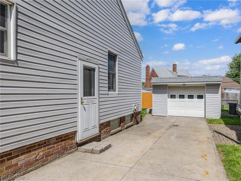 6136 N Canterbury Road Parma OH 44129