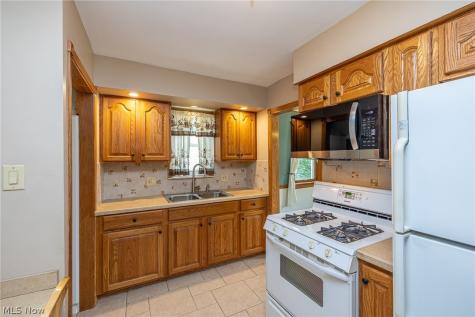 6136 N Canterbury Road Parma OH 44129