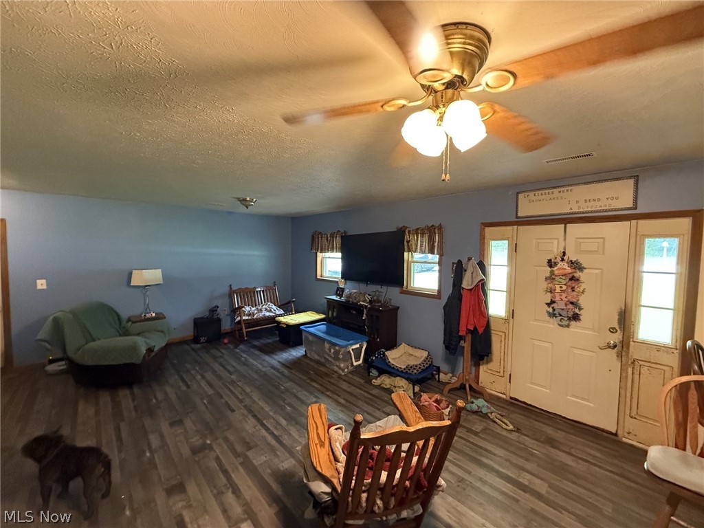 23501 County Road 93 Fresno OH 43824