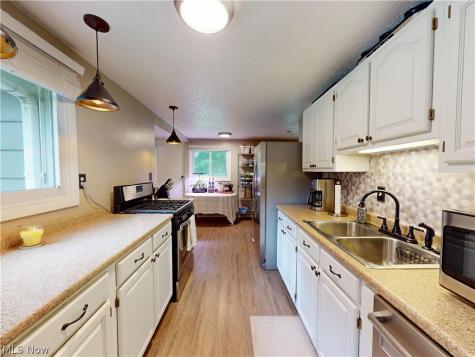 1063 Thistleridge Drive Macedonia OH 44056