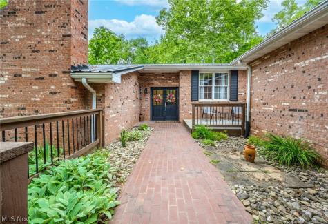 140 Sylvan Way Marietta OH 45750