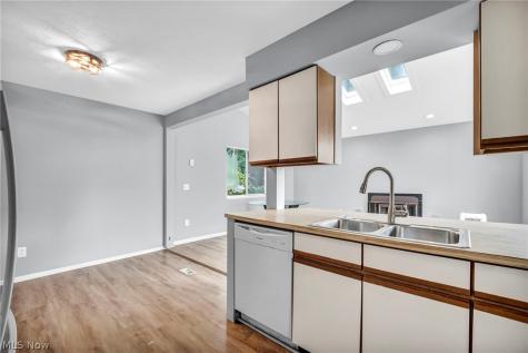 122 Courtland Boulevard Eastlake OH 44095