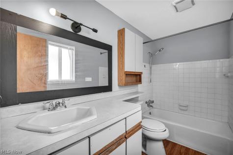 122 Courtland Boulevard Eastlake OH 44095