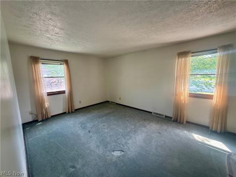 5520 Sharon Drive Youngstown OH 44512