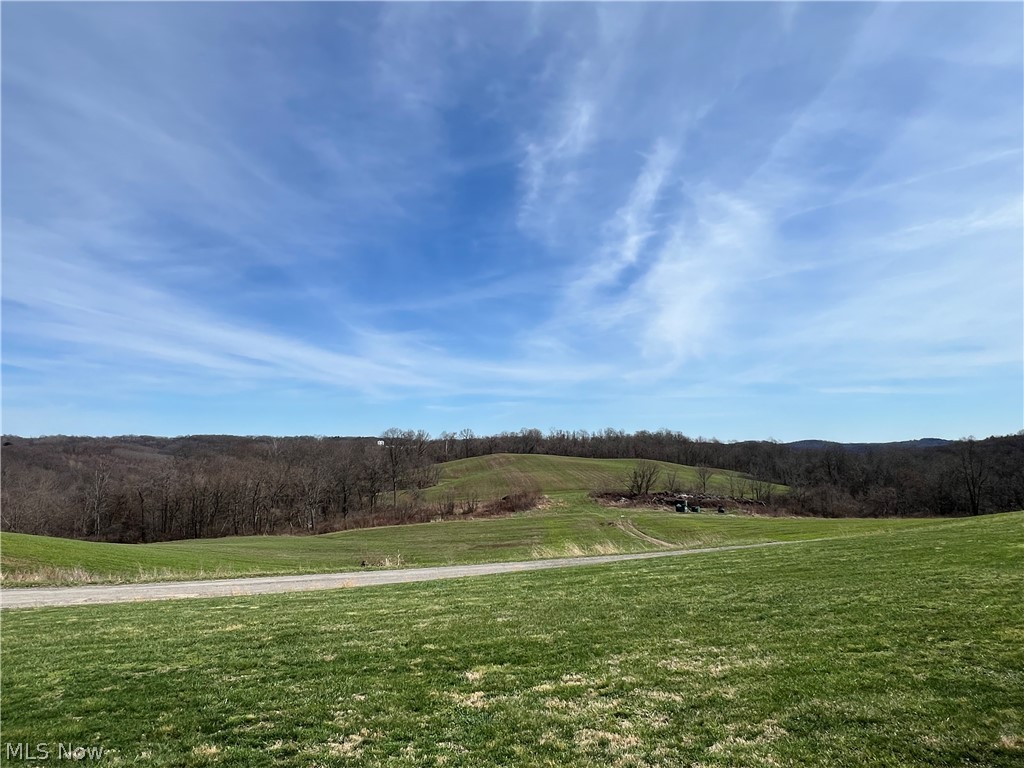85444 Sproull Road Uhrichsville OH 44683