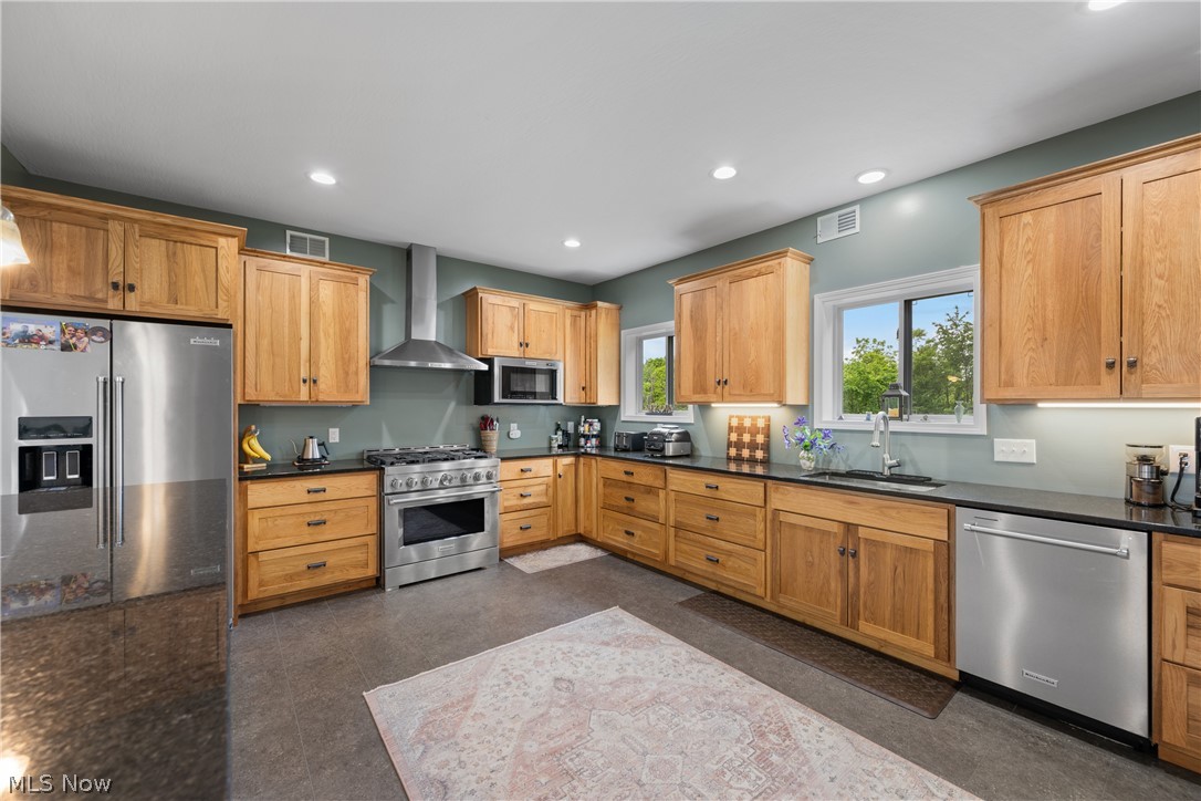 85444 Sproull Road Uhrichsville OH 44683