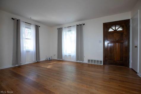 17706 Glenshire Avenue Cleveland OH 44135
