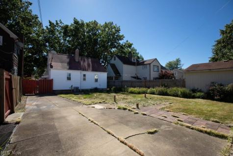 17706 Glenshire Avenue Cleveland OH 44135