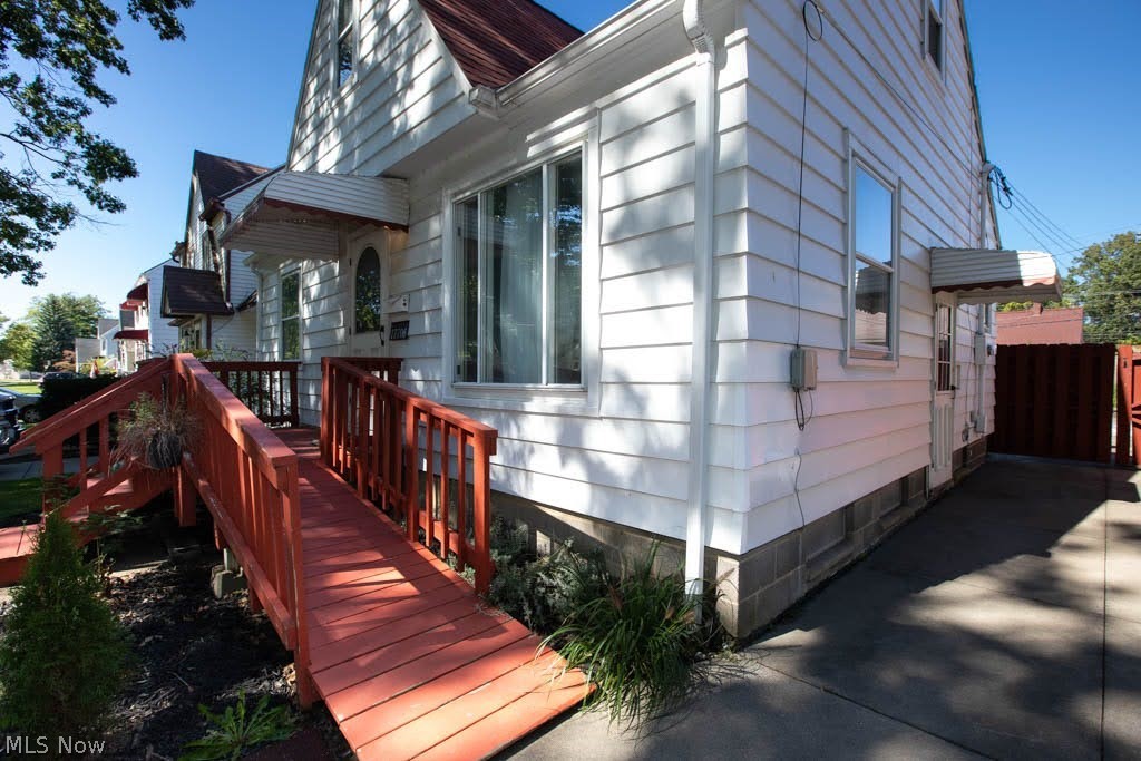 17706 Glenshire Avenue Cleveland OH 44135