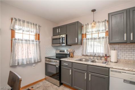 2826 Fletcher Avenue NE Canton OH 44705