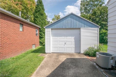 2826 Fletcher Avenue NE Canton OH 44705