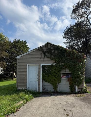 1911 Pointview Avenue Youngstown OH 44502